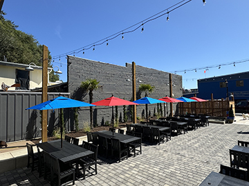 Photo of Mo's Patio on Newport's Bayfront
